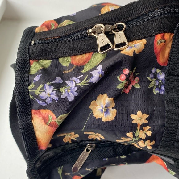 LeSportSac Extra Large Floral & Fruit Patterned printed Weekender ⭐️⭐️⭐️ - Picture 12 of 17